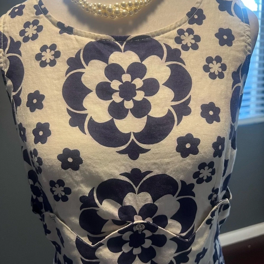 Tory Burch Linen Navy and White Floral Dress. Scalloped edges. Size 6